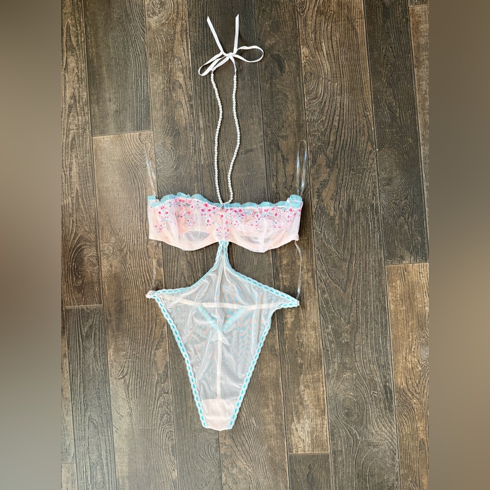 Victoria’s Secret Sheer Lace Bodysuit Cutout Lingerie Statement Piece NWT - Picture 3 of 6